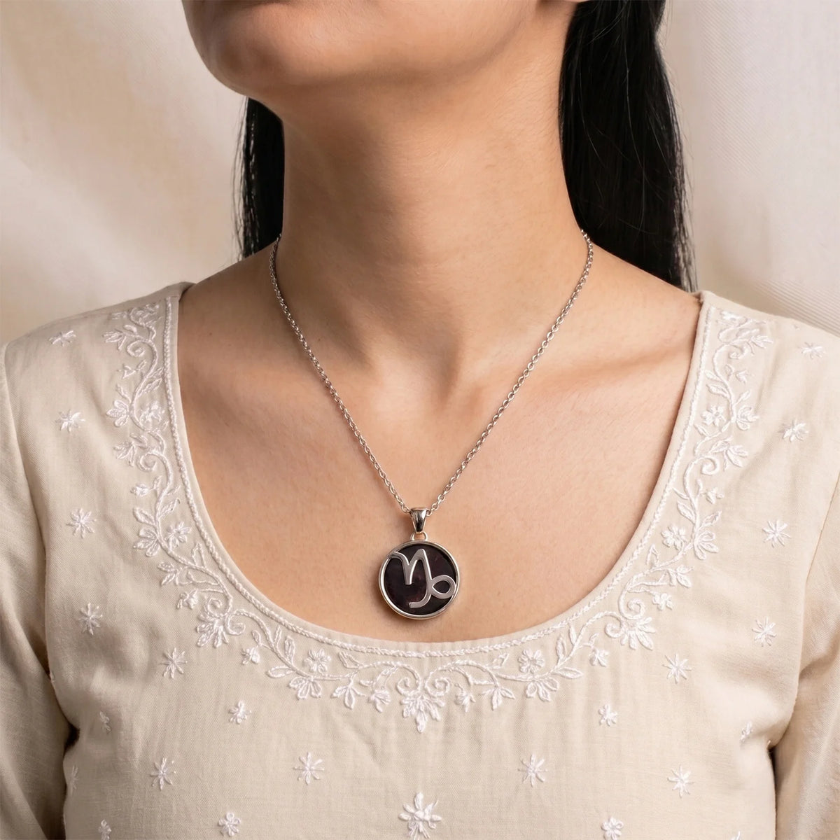 Unisex Capricorn Pendant (मकर राशि) with Garnet